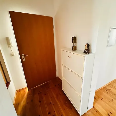 2 Lovely With A Kitchen And Bathroom شقة *